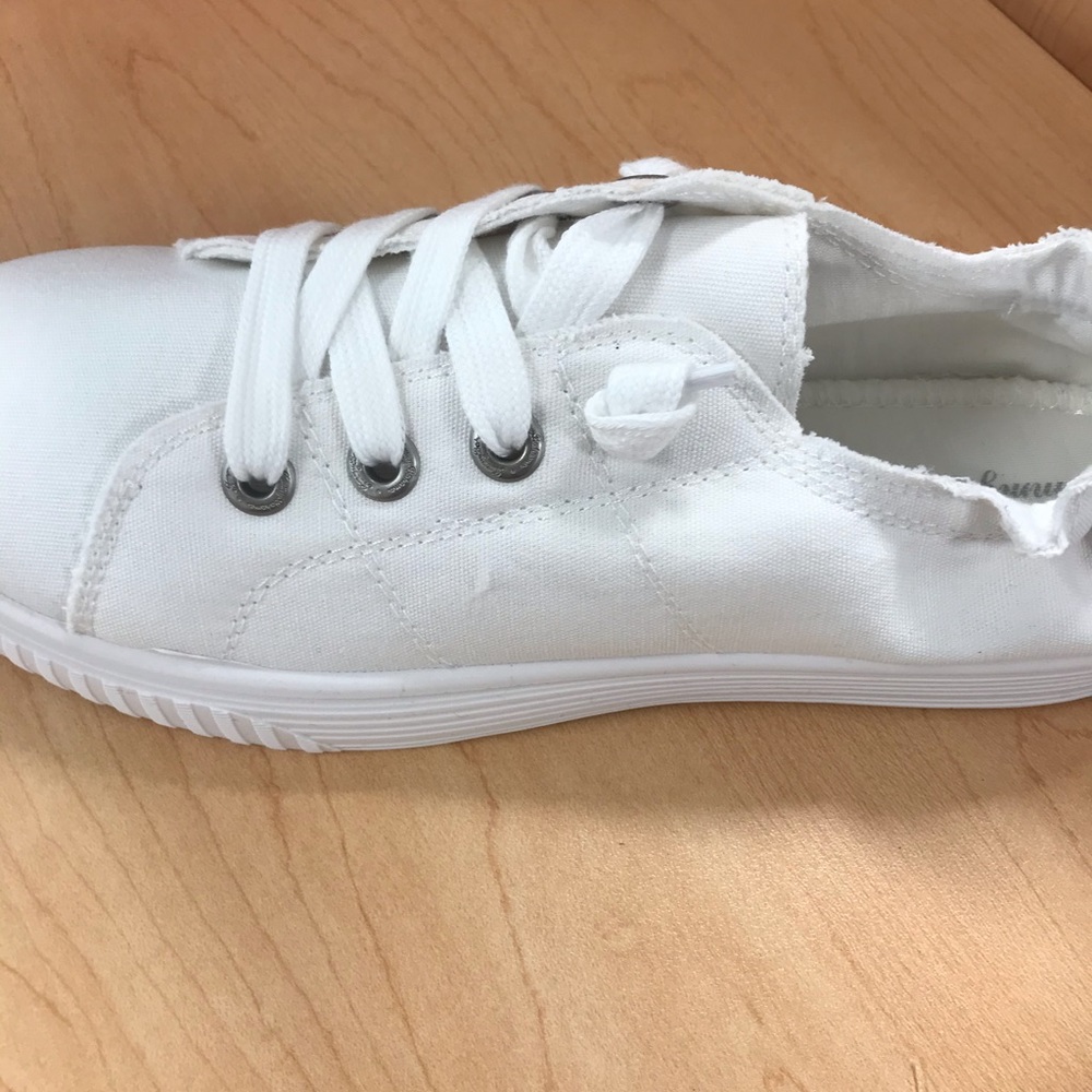 Tommy Bahama Memory Foam Sneakers - Picture 2 of 5